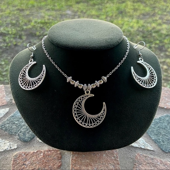 Crecent moon necklace and earrings . Silver boho set lunula moon design - Picture 10 of 13